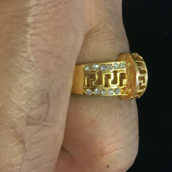 Ring - Picture 2 of 5